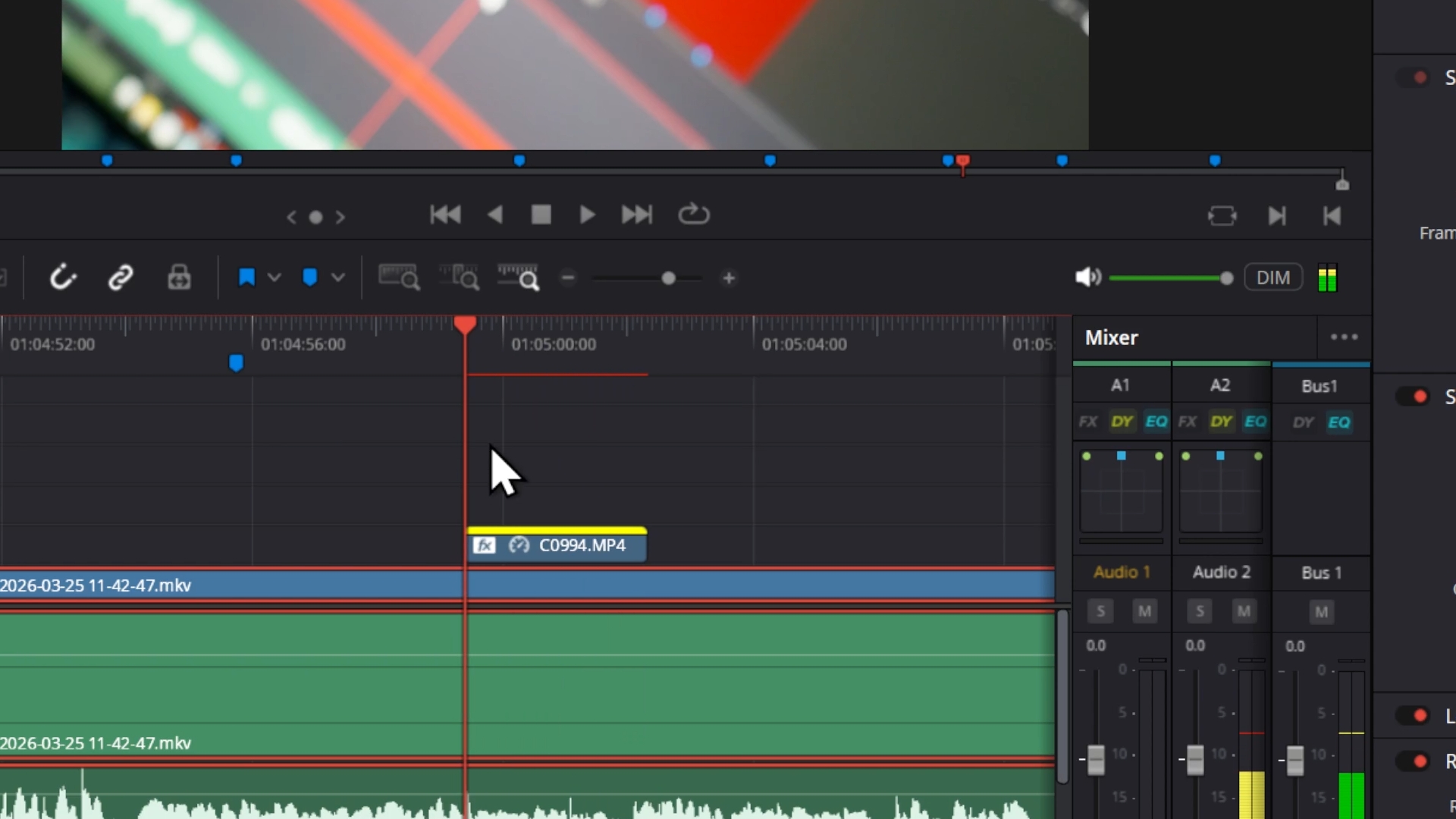 La barre de cache de rendu au-dessus d'un clip dans la timeline de DaVinci Resolve